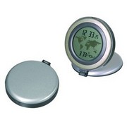 Часы с мировым временем, календарем и будильником; серебристый; 8,1х8,5х2,4 см; металл, пластик