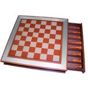 Шахматы с выдвигающимся ящиком; 35х35х5 см; дерево, металл
